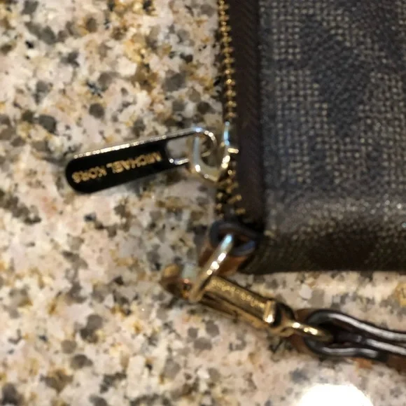 Michael Kors Jet Set Brown Zip Around Wallet Wristlet - Picture 8 of 8